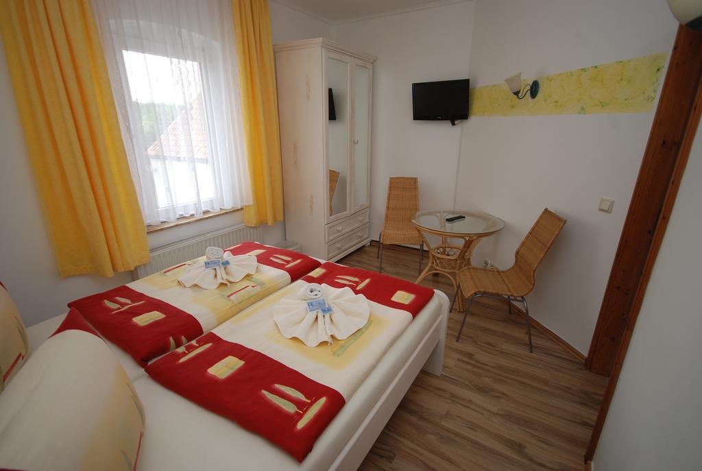 Landpension Bielatal - Guest house Raum